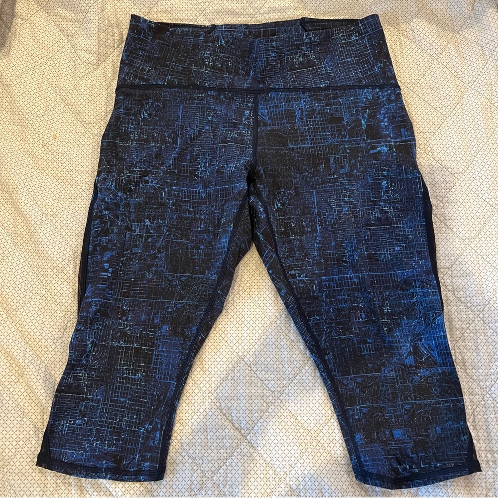 Lululemon Blue/Black Legging Size: 12 Inseam: 15”